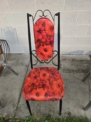 Silla de comedor vintage psicodélica floral roja Mid Century Mod hierro forjado Foto 1 de 4