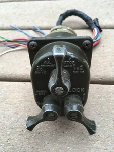 JEEP WILLYS/M38 1952 MILITARY HEADLIGHT SWITCH and SIGNAL LENS - Picture 1 of 3
