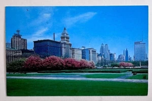 Postal de colección Grant Park Chicago Skyline Spring Bloom "La ciudad hermosa" - Imagen 1 de 2