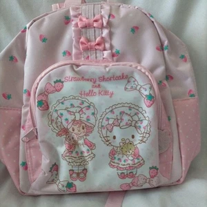 Sanrio Hello Kitty x Strawberry Shortcake Collaboration Rucksack Kinder mit Etikett - Bild 1 von 12