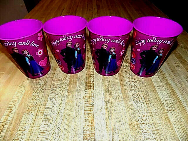 Nuevo Juego de 4 Tazas de Plástico Disney Frozen Party Anna & Kristoff Reutilizables Sin BPA Foto 1 de 1