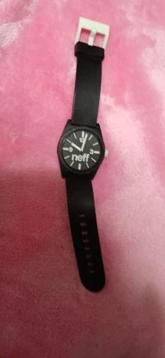 Nuevo en caja Reloj analógico Neff Daily para hombre blanco y negro 5 ATM 43mm Foto 1 de 4