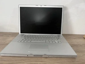Apple Macbook Pro 1,1 A1150 15,4" 15" | Disque dur 2 Go RAM 2 gHz processeur - Photo 1/4