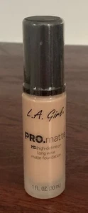 L.A. Girl Pro matt High Definition Long Wear Foundation, GLM674 natürlich, 1 Flüssigunze - Bild 1 von 1