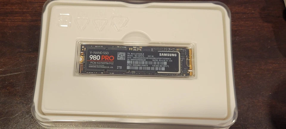 SAMSUNG 980 PRO 2TB PCIe NVMe Gen4 Internal Gaming SSD M.2 (MZ-V8P2T0B/AM) - image 1 of 1