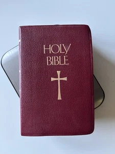Holy Bible New American Bible 9033BG Burgundy Catholic Bible Press 1991 4.5 X 6" - Picture 1 of 7