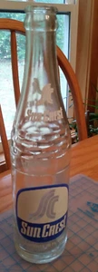 Botella de soda vintage Sun Crest, pop, vidrio transparente, etiqueta azul y blanca, pintura - Imagen 1 de 13