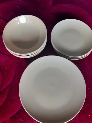 12 piece plate set (4x bowls, 4x small plates, 4 x large plates) - yellow - Image 1 of 2