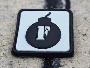 PARCHE RASTREADOR DE OJOS GUARDABOSQUES GANCHO TÁCTICO MILITAR PVC BRILLO BOMBA F 3D 1" - Imagen 1 de 4
