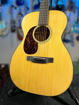 Guitarra Acústica Martin 00-18 para Zurdos - Natural ¡CONSIGUE PLEK'D! 127 Foto 1 de 4