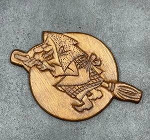 Vintage Carved Wooden Witch Halloween Refrigerator Fridge Magnet - Picture 1 of 3