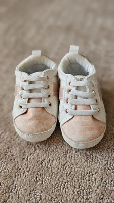 nine west zapatos bebé blanco y rosa (6-12 meses)  Foto 1 de 4