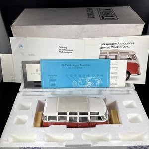 Franklin Mint 1962 Volkswagen Microbus Precision Die-Cast 1:24 Scale - Picture 1 of 22