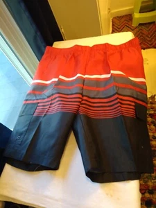Costume da bagno uomo Mission Ridge nuovo con etichetta foderato/cravatta taglia XL rosso nero grigio bianco - Foto 1 di 5