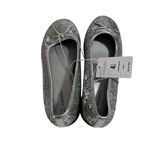 Girls Silver Glitter Ballet Flats Size 4.5 Xhilaration With Bow Detail & Non-Mar - Picture 1 of 7