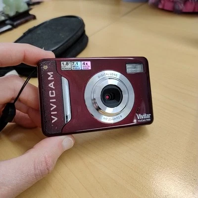 Vivitar ViviCam 7020 7.1MP Digital Camera - Red - Image 1 of 4
