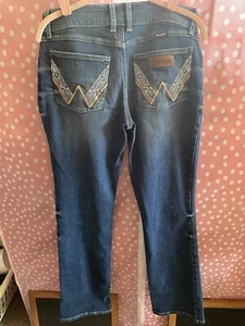 Wrangler Women’s Bootcut Jeans Size 9/10. Inseam 36. Only Worn Twice. - Picture 1 of 5