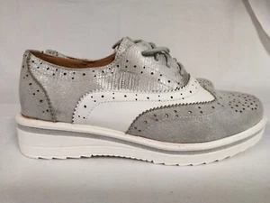 O'Moda Libra Pop' grau/weiß Synthetik Schnürschuhe Brogues 1,5" Keilabsatz Größe UK 3 - Bild 1 von 5
