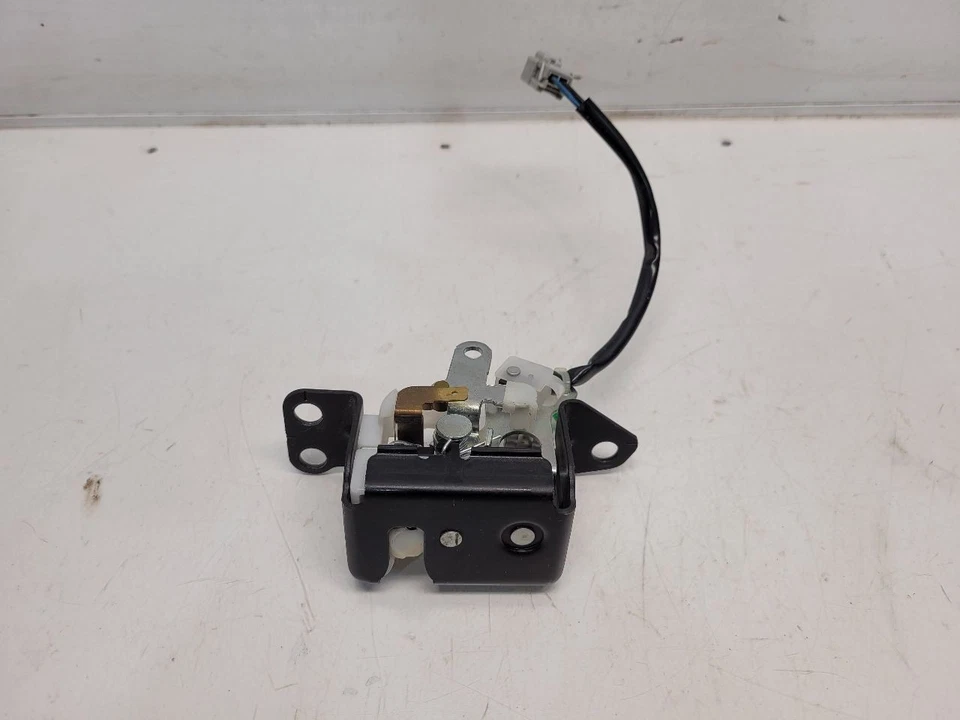 Защелка задней двери/хэтча 2005 Honda CR-V - Изображение 1 из 4