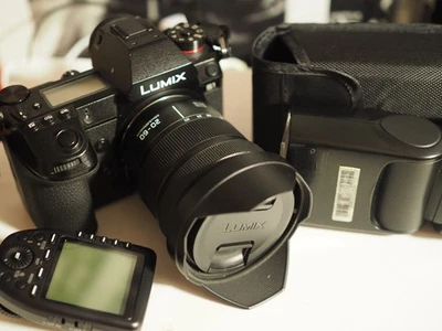 Panasonic s1+panasonic 20-60+flash+trigger - Image 1 of 3