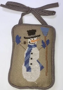 FERTIG GEZÄHLTER KREUZSTICH Prärie Schule SCHNEEMANN Handarbeit Weihnachten ORNAMENT - Bild 1 von 5