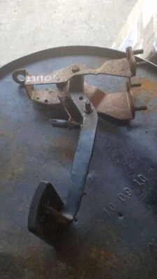 75 OLDSMOBILE CUTLASS 1975 Pedal Brake - Image 1 of 4