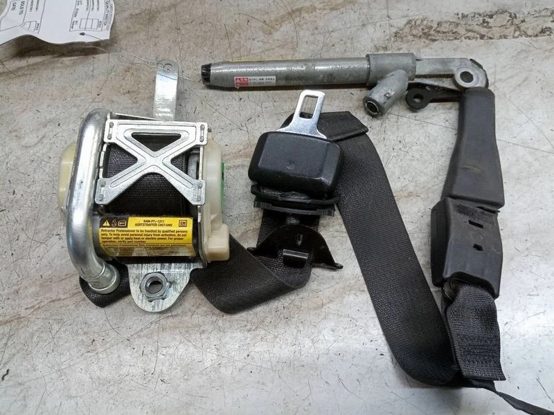 Cinturón de seguridad para pasajero delantero Buick Lacrosse 2011-2016 retractor color negro OEM Foto 1 de 1