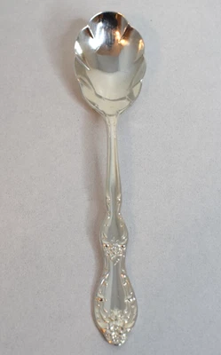 Cuchara de bayas plateada 1964 Wm Rogers Beverly Manor borde festoneado ¡Reemplazo! Foto 1 de 3