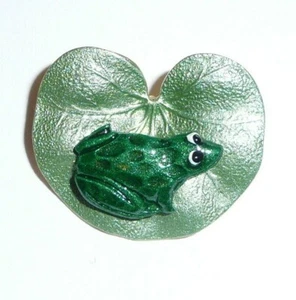 Adorable Frog On Lily Pad Metal Shank Button 1" x 3/4" Green Frog Button Toad - Picture 1 of 6