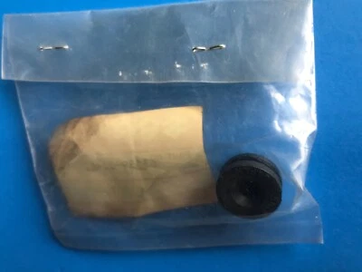 Cojín de goma para capó de asiento Suzuki GSX750 1984 TS125 1984 1985 1986 63159-32402 Foto 1 de 2