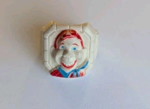 VINTAGE WHITE PLASTIC HOWDY DOODY/POLL PARROT RING - Picture 1 of 5