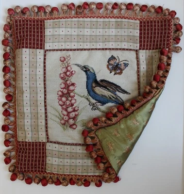 Funda de almohada Bird Berry punta de aguja rojo dorado verde borla pompón Foto 1 de 4