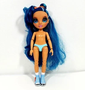 Rainbow High Puppe Skylar Bradshaw Mode blau Cheer Schuhe nude 3D Wimpern 9 Zoll - Bild 1 von 8