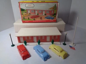 PLASTICVILLE MOTEL,BOX,3 AUTO'S,3 SHRUBS,FLAGPOLE,2 LIGHT POLES!! - Picture 1 of 10