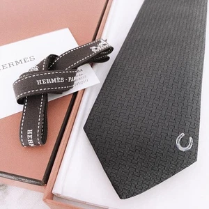 Corbata de herradura Hermes Fassonne patrón H usada accesorio de diseñador clásico - Imagen 1 de 10