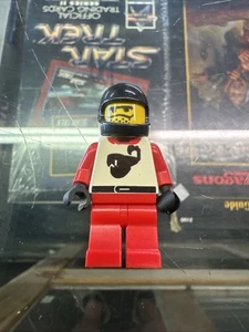 LEGO Minifigure Vintage - Città - Autista Scorpione Rosso - twn010 - dal Set 6619 - Foto 1 di 12