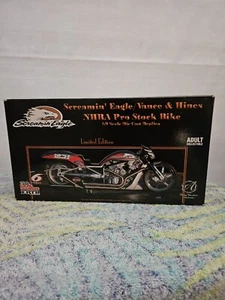 ERTL Screamin' Eagle/Vance & Hines NHRA Pro Stock Bike 1:9 New L.E. 33256 - Picture 1 of 4