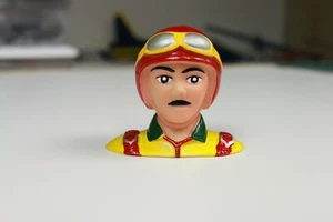 Figura de piloto civil de radiocontrol rápido con bigote, pintada a mano (2 x 2 x 1 pulgada), 1/9 - Imagen 1 de 10