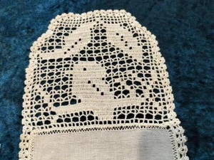 UNIQUE Kookaburra & Gum Leaves Vintage Hand Crochet Sandwich Doily - Picture 1 of 5