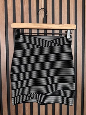 BCBG Maxazria Falda Pequeña Mujer Negra Blanca Imitación Envoltura Rayas Mini Foto 1 de 4