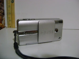 CANON Elph Z3 APS Film Point & Shoot Camera With F/4.8 23.5-54mm Zoom Lens - Picture 1 of 3