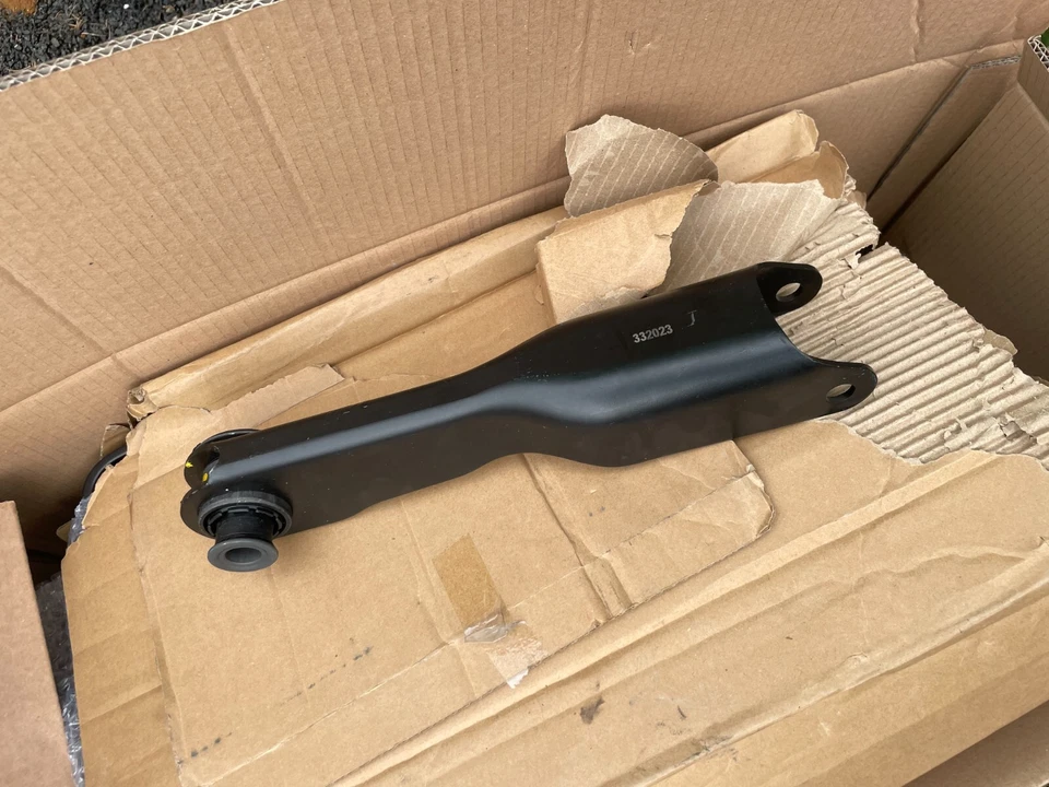 Suspension Arm - Rear Lower LH LR163134 Range Rover Discovery 5 - Image 1 of 4