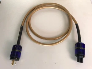 ISOTEK EV03 ELITE AUDIOPHILE GRADE AC STROMKABEL MIT 3-POLIGEM IEC STECKER (C15) 2M - Bild 1 von 7