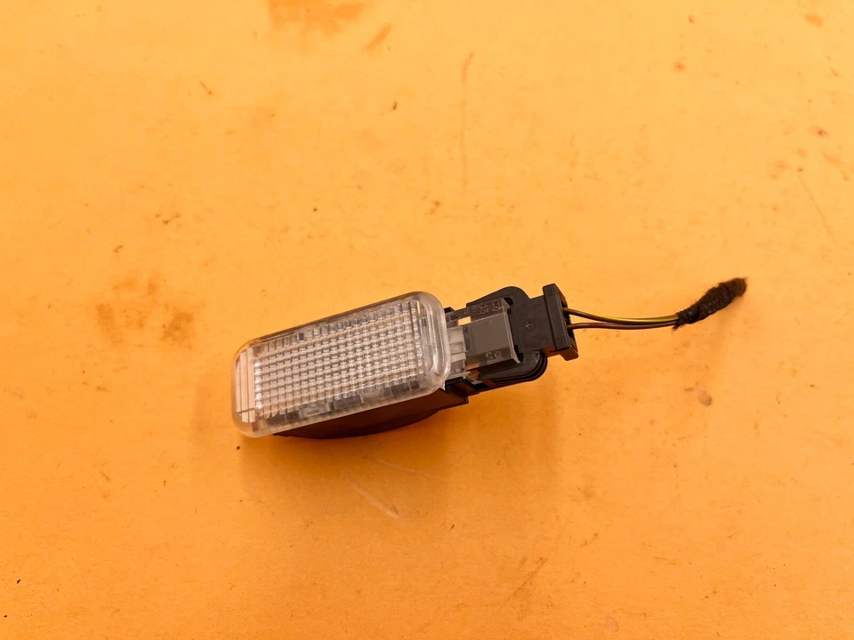 09-17 AUDI Q5 8R PUERTA DELANTERA TRASERA IZQUIERDA DERECHA ADVERTENCIA LUZ CORTESÍA LÁMPARA OEM Foto 1 de 4