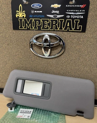 2012-2015 丰田 TACOMA PASSENGER 侧灰色 VISOR 带 VANITY 灯 正品 原始设备制造商 — 第 1/4 张图片