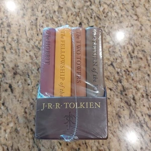 The Hobbit and the Lord of the Rings: Deluxe Pocket Boxed Set (Hardcover) SMALL - Bild 1 von 14
