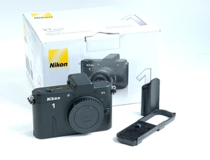 Nikon 1 V1 camera body & Grip - Boxed & complete set Excellent condition - Picture 1 of 8