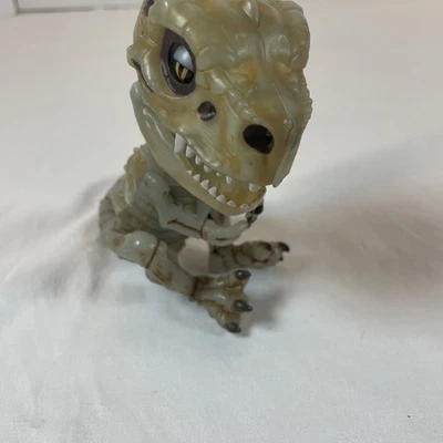 WowWee Fingerlings Doom Raptor Dinosaur T-Rex Bonehead Skeleton Dino 5" Works - Image 1 of 4