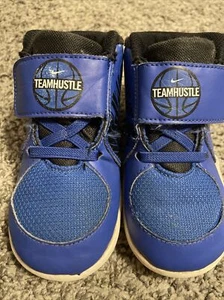 Nike Team Hustle D9 (AQ4226-400) Blue/White/Black Toddler Size 8c Shoes - Picture 1 of 10
