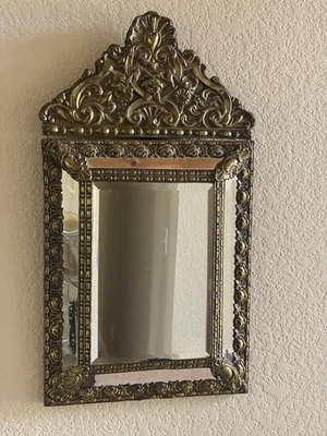 Espejo de pared de metal antiguo francés del siglo XIX Napoleón III Repousse Foto 1 de 2